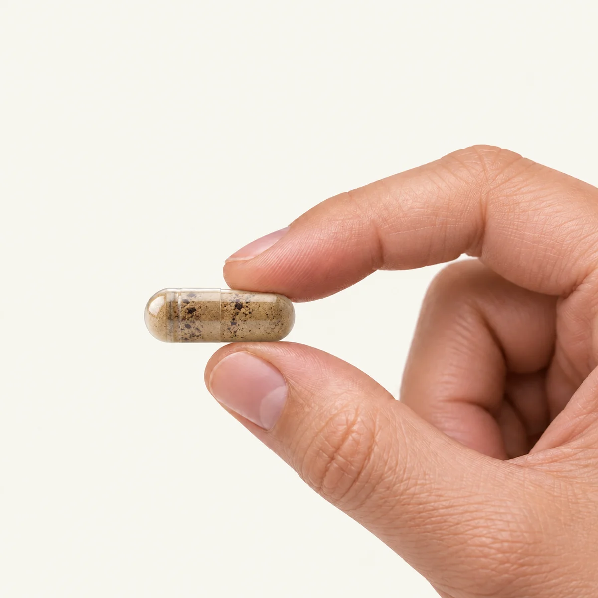 Hepanox Protect Detox® dosage form held between fingertips